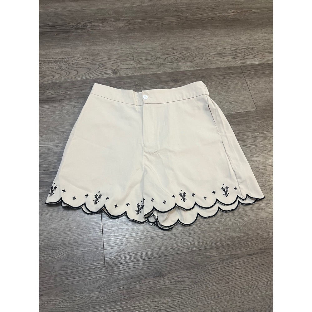 Cream Scalloped Hem Embroidered High Waist Shorts with Elastic Back Size M